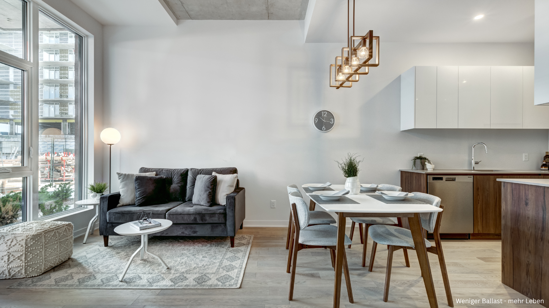 Ruhiges aufgeräumtes Zuhause mit viel Licht und klarer Atmosphäre